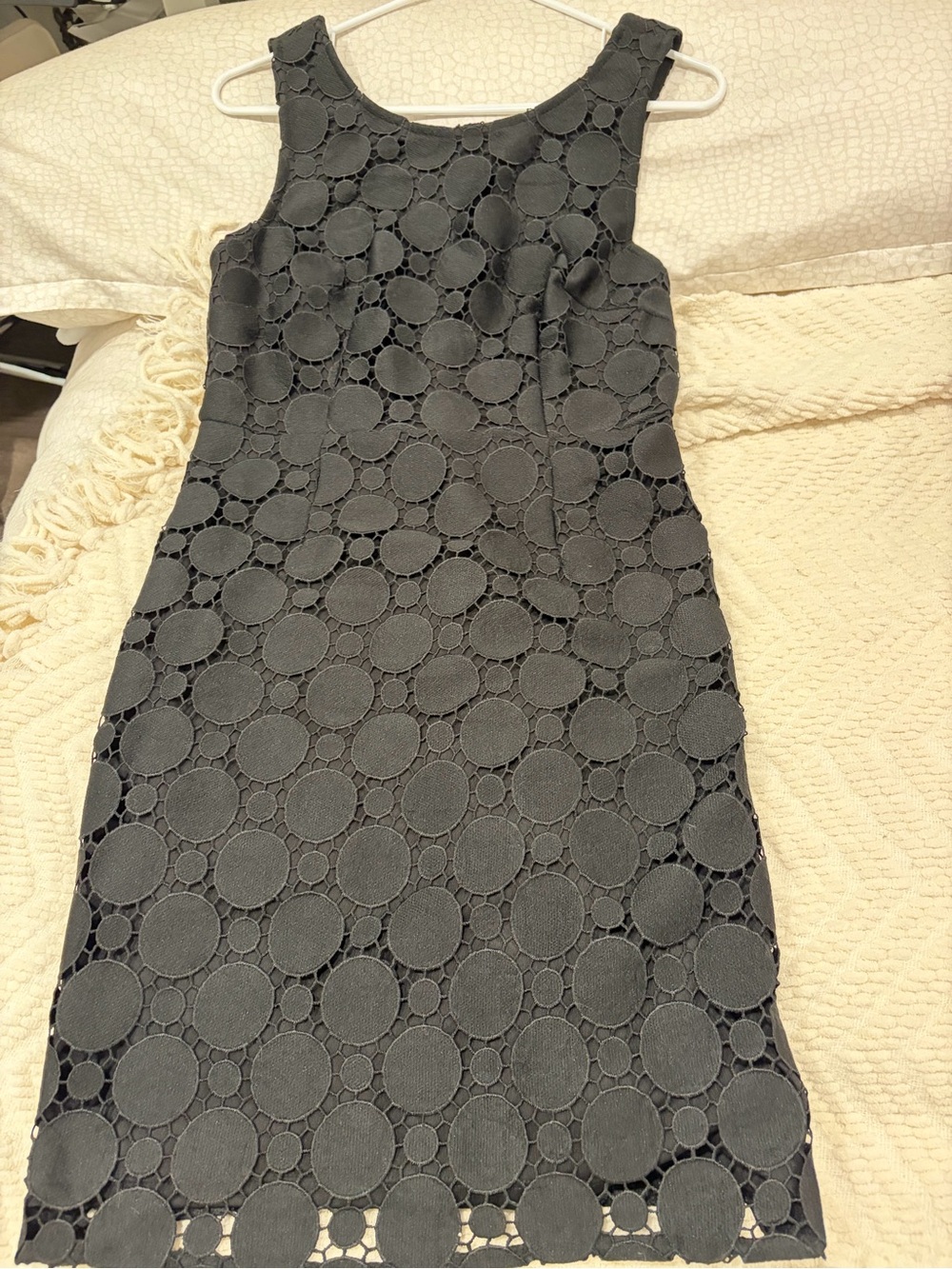 DKNY Black Sleeveless Circle-Lace Sheath Midi Dress